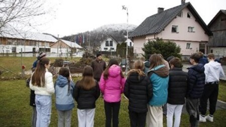 Izobraževalni dogodek prikazane naprave za merjenje onesnaženega zraka z delci 